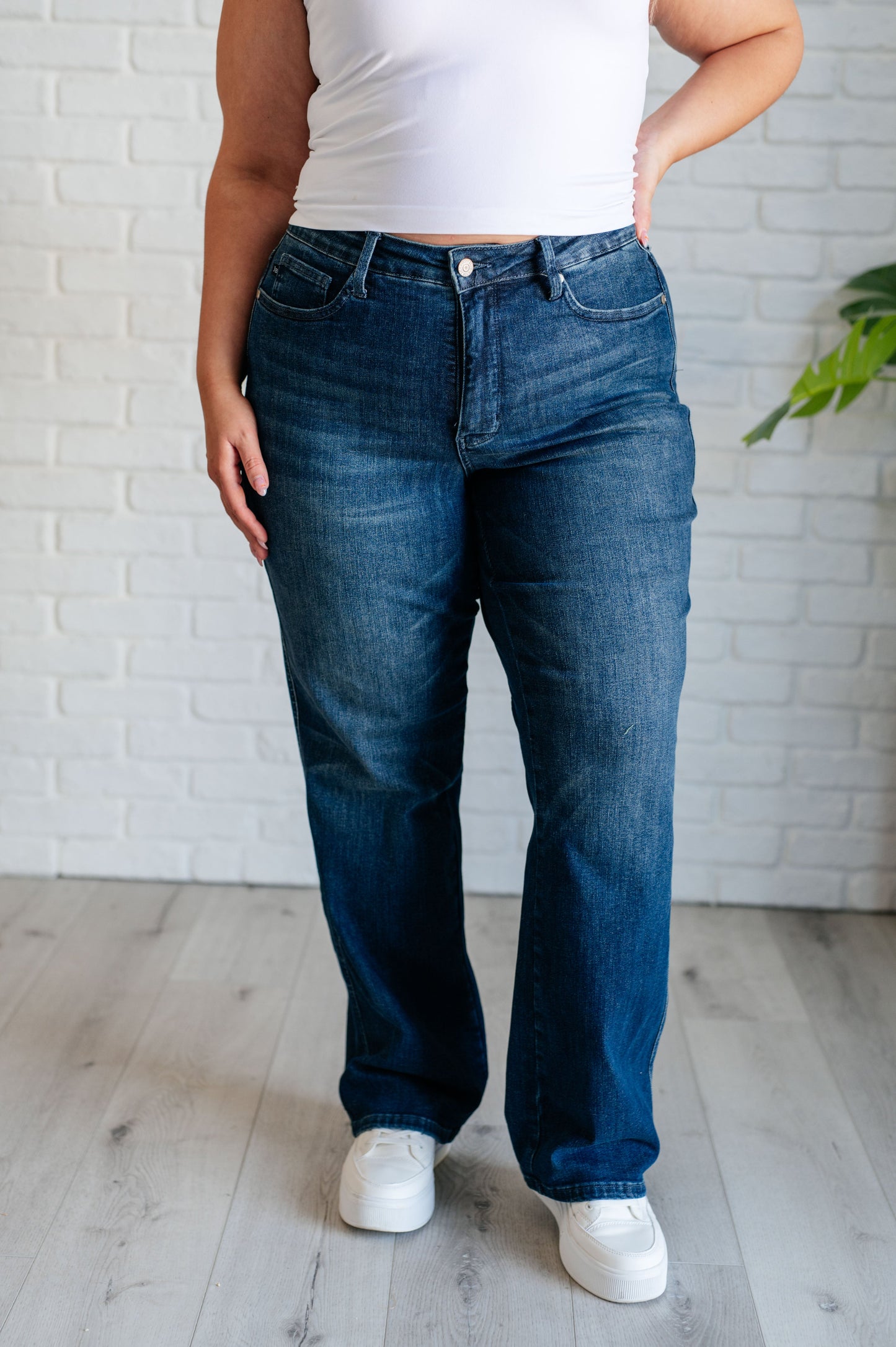 Judy Blue: Muriel Mid Rise Control Top Classic Straight Jeans