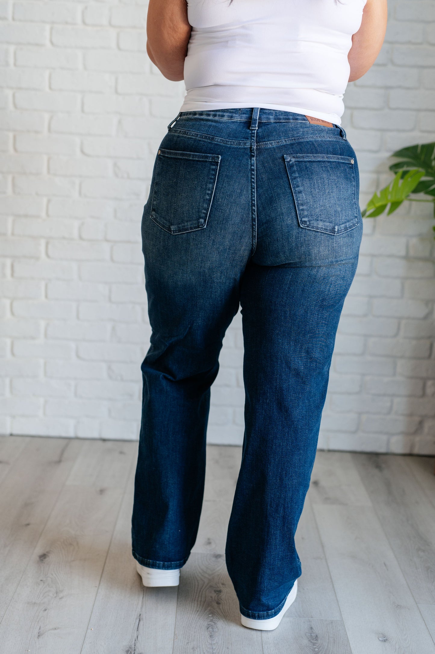 Judy Blue: Muriel Mid Rise Control Top Classic Straight Jeans