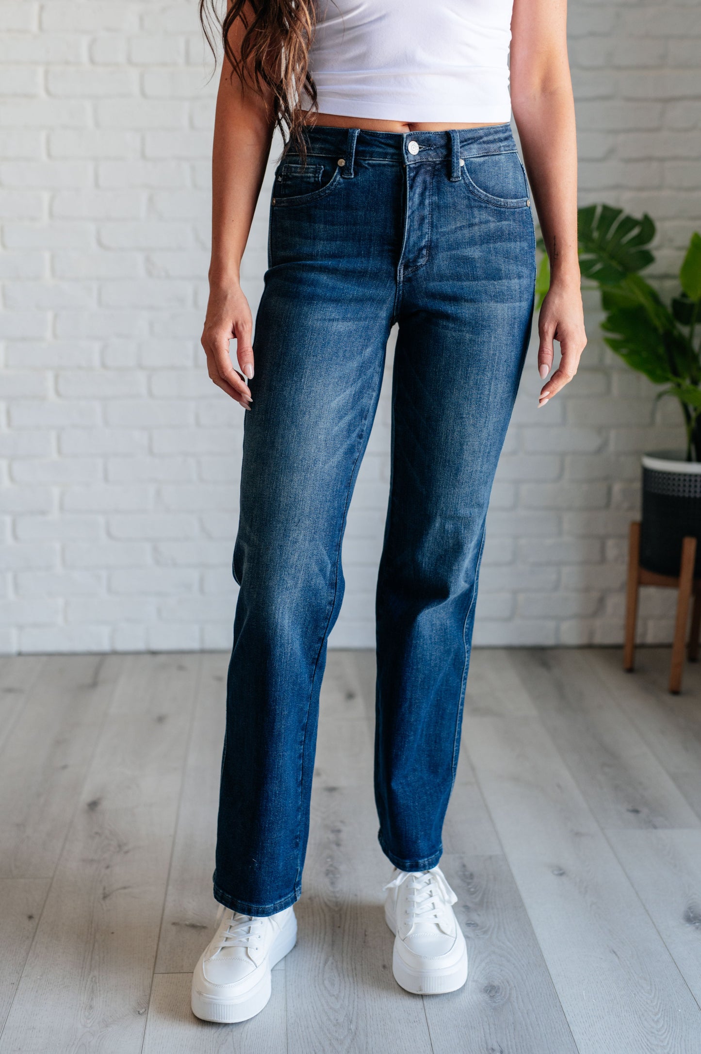 Judy Blue: Muriel Mid Rise Control Top Classic Straight Jeans