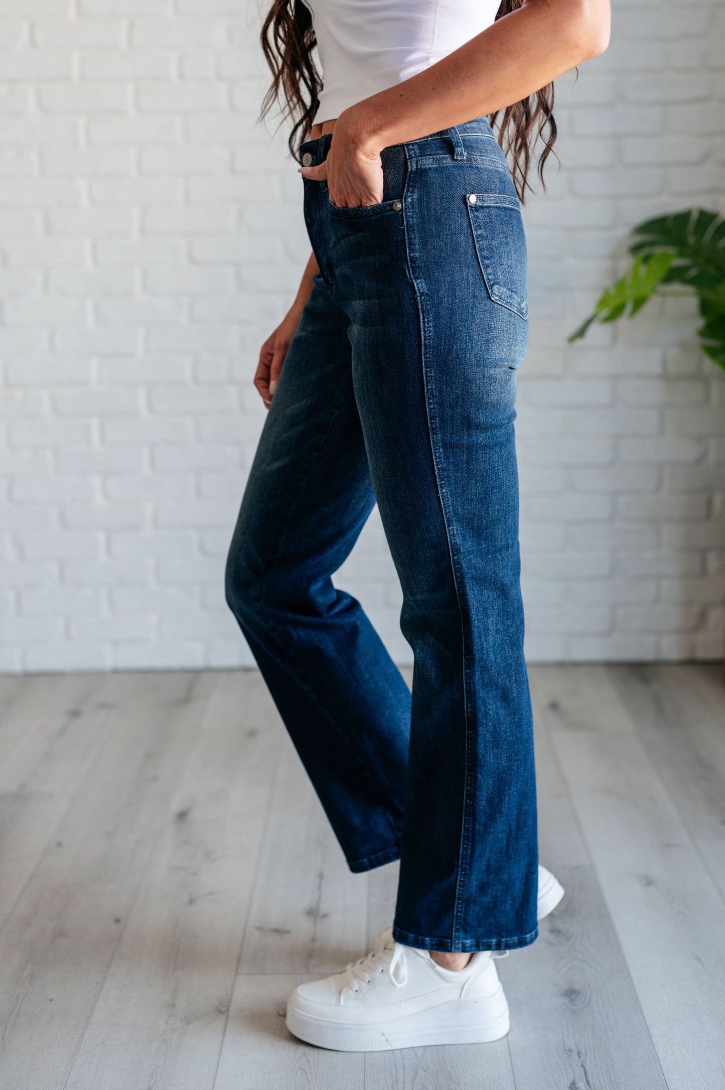 Judy Blue: Muriel Mid Rise Control Top Classic Straight Jeans