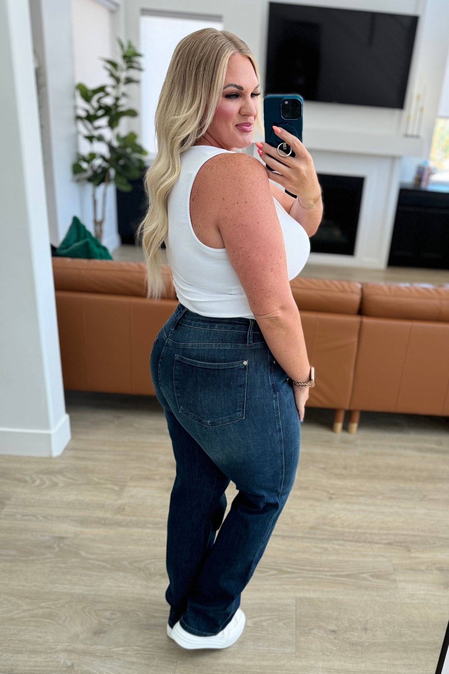 Judy Blue: Muriel Mid Rise Control Top Classic Straight Jeans