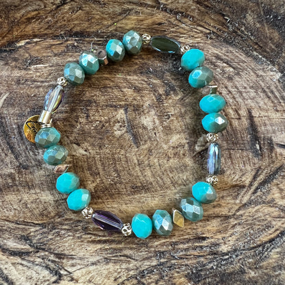 Erimish bracelet - turquoise w iridescent